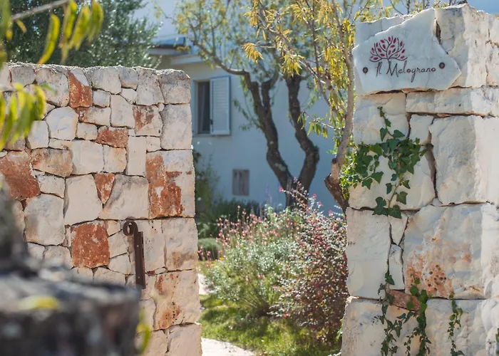 Dimora Il Mandorlo 3* أوستوني