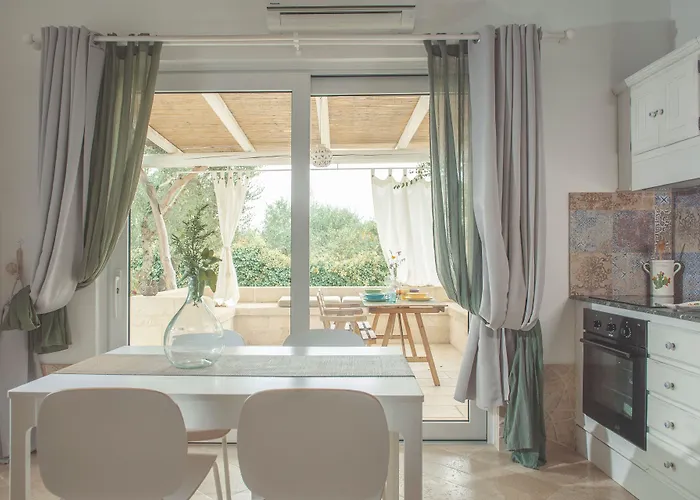 Dimora Il Mandorlo بيت ضيافة أوستوني