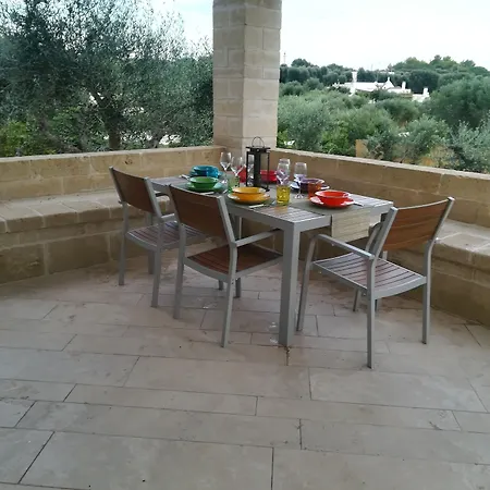 بيت ضيافة Dimora Il Mandorlo أوستوني